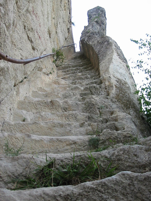 Лестница (84 ступеньки), выбитая монахами